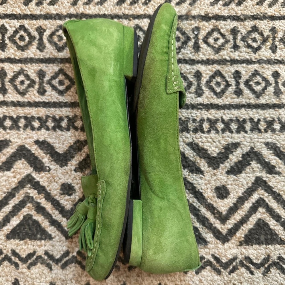 Green suede Kate Spade loafers with tassel detail - Picture 2 of 7